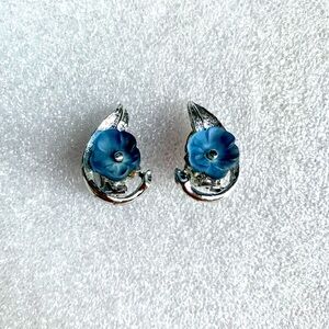 Vintage Lucite Flower & Metal Clip Ons